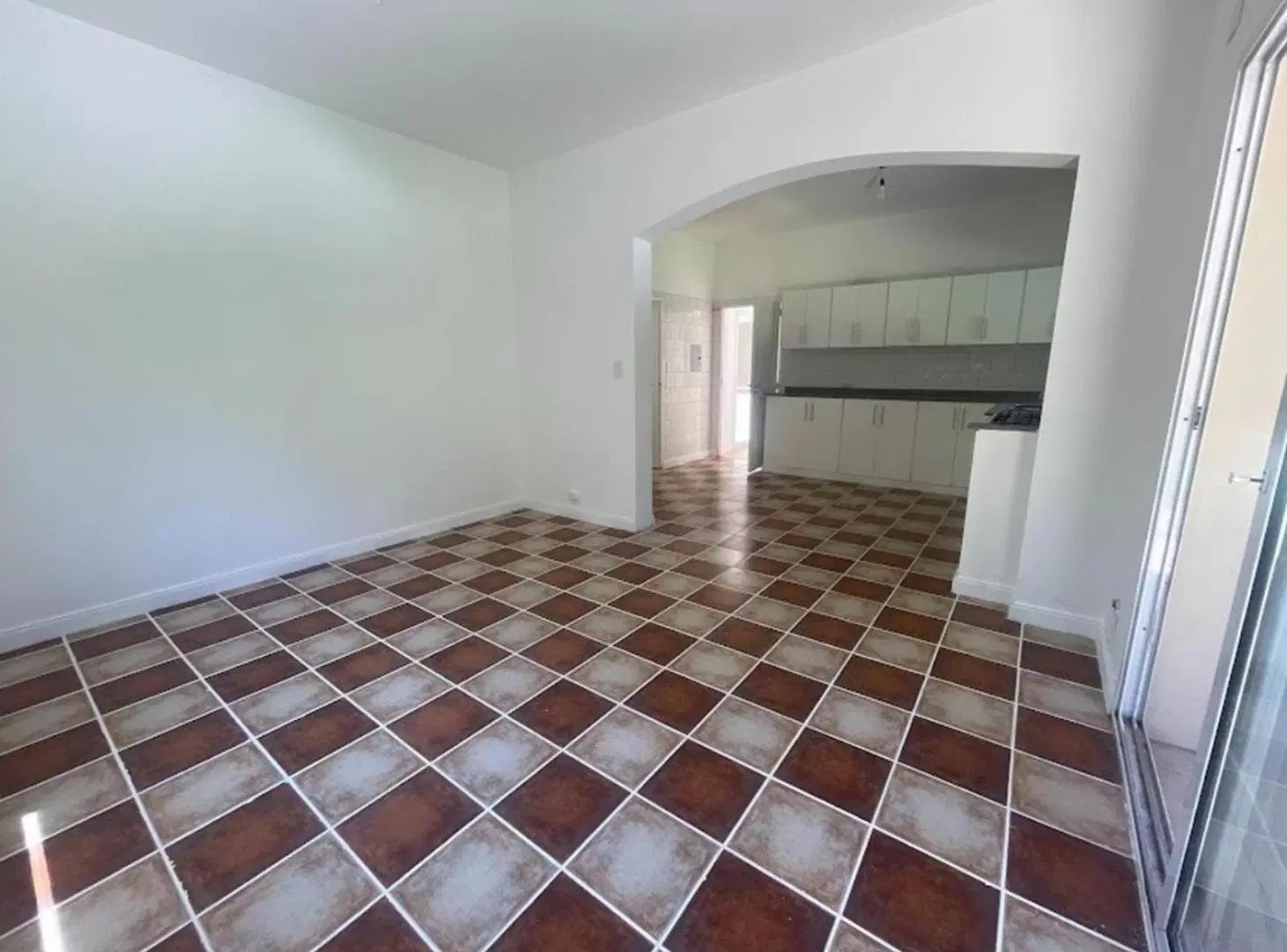 Casa en venta - 5 Dormitorios 4 Baños - Pilar 3