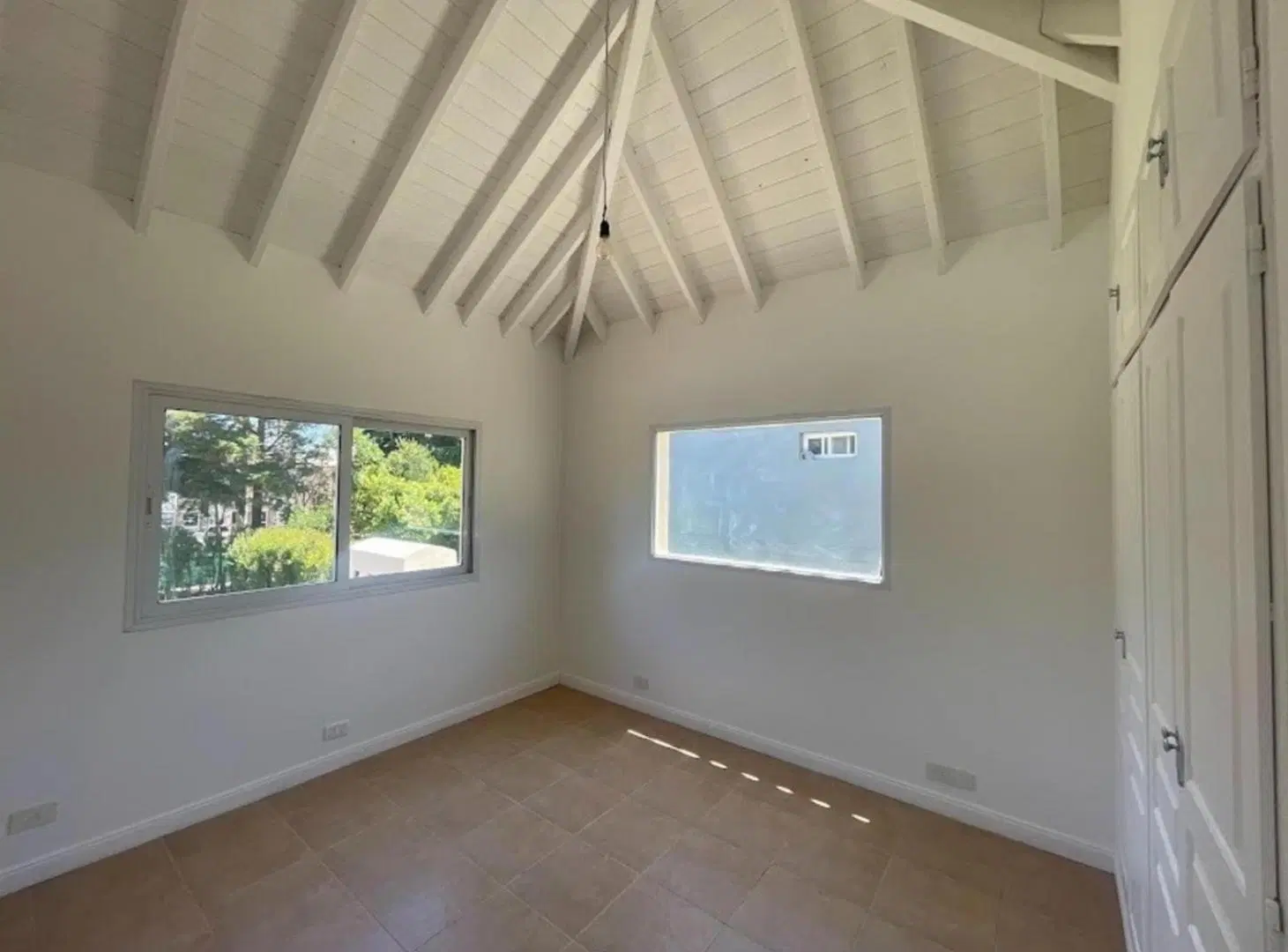 Casa en venta - 5 Dormitorios 4 Baños - Pilar 1