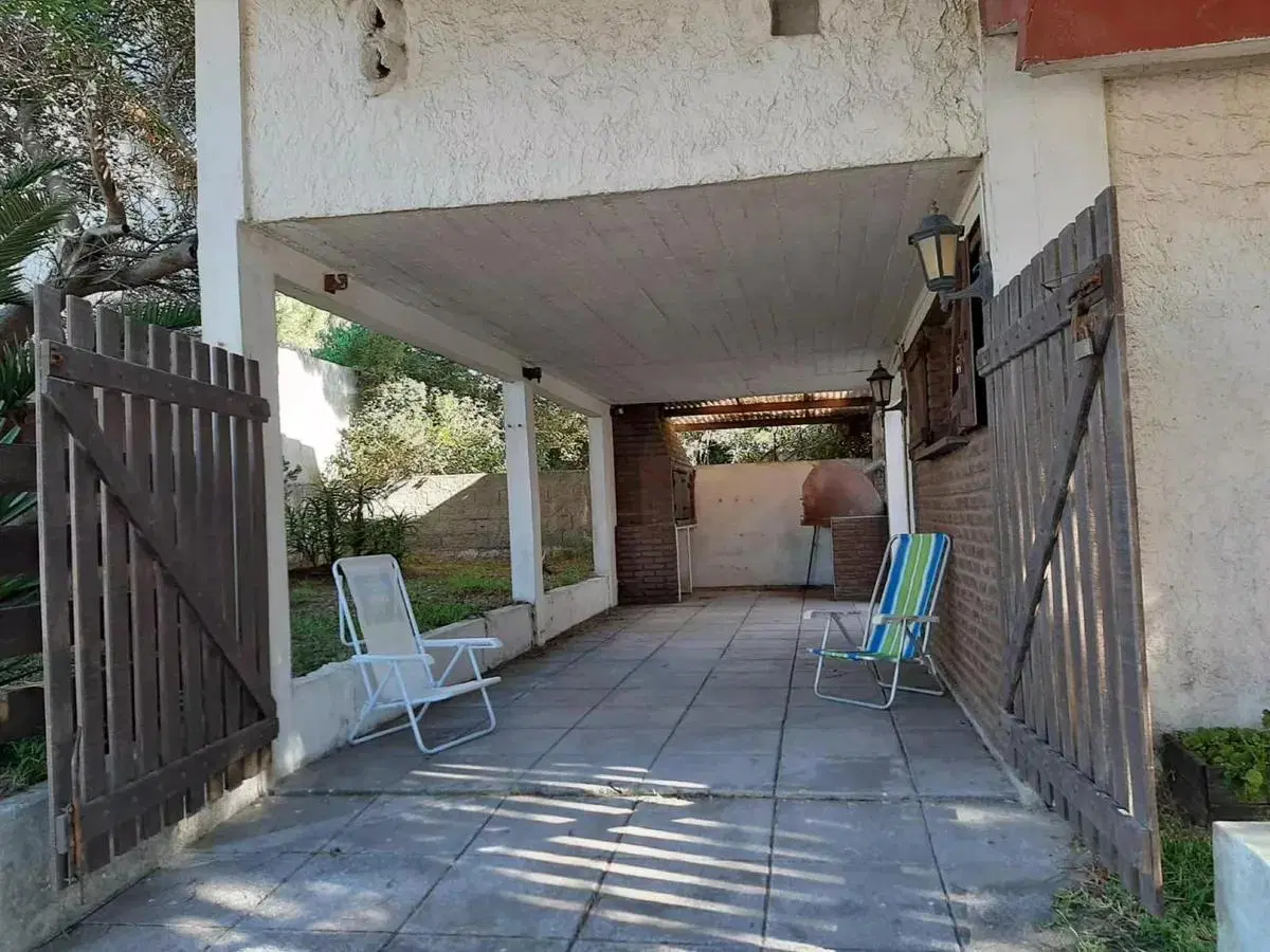 Casa en venta - 4 Dormitorios 2 Baños - 202.5Mts2 - Las Toninas 4