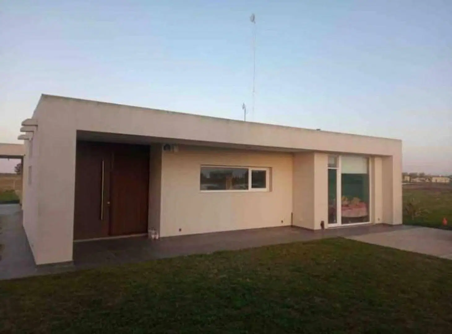 Casa en alquiler - 3 Dormitorios 2 Baños - Coronel Brandsen 3
