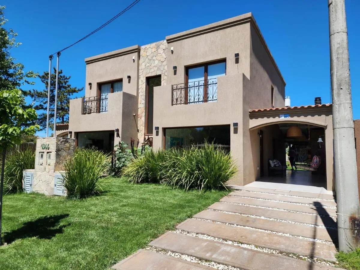 Complejo en venta - 4 Dormitorios 4 Baños - Cochera - 540Mts2 - Monte Hermoso 2