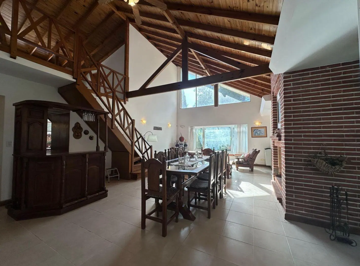 Casa en venta - 4 Dormitorios 3 Baños - Pinamar 2