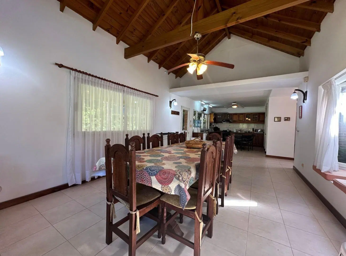 Casa en venta - 4 Dormitorios 3 Baños - Pinamar 5