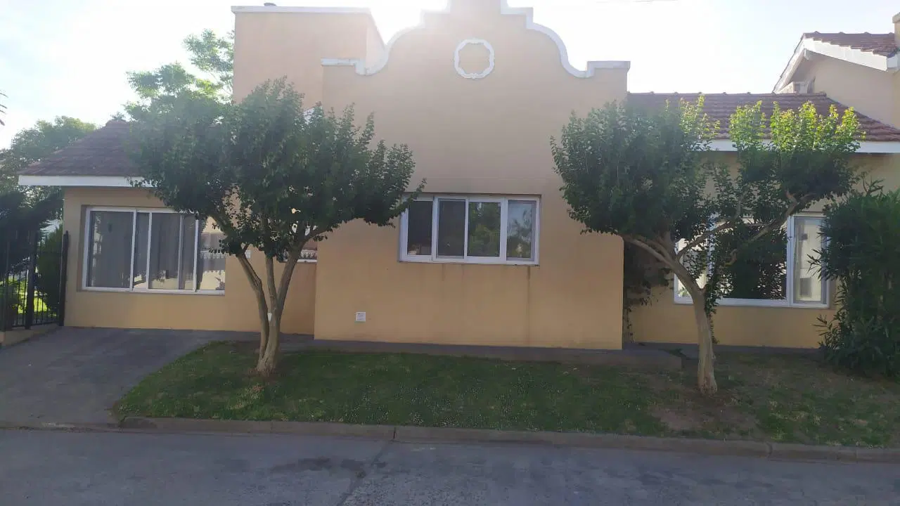 Casa en venta - 3 Dormitorios 2 Baños - Cochera - 680mts2 - San Miguel Del Monte 4