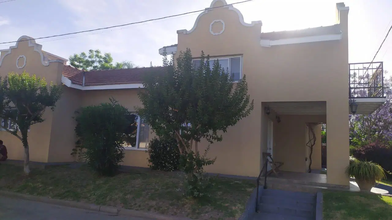 Casa en venta - 3 Dormitorios 2 Baños - Cochera - 680mts2 - San Miguel Del Monte 3