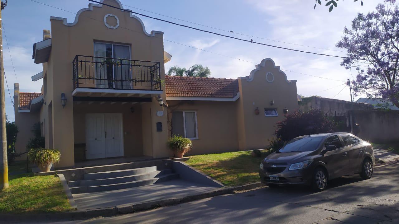 Casa en venta - 3 Dormitorios 2 Baños - Cochera - 680mts2 - San Miguel Del Monte