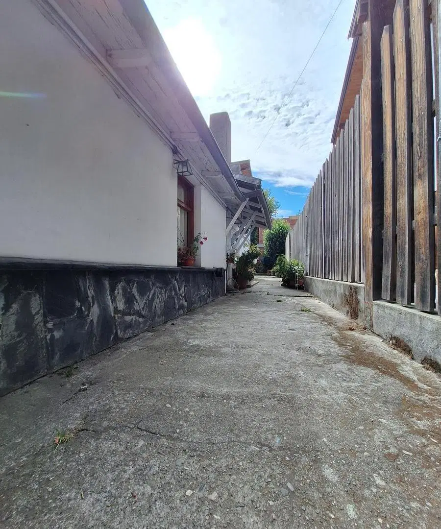 Casa en venta - 5 Dormitorios 2 Baños - San Martín de los Andes 2