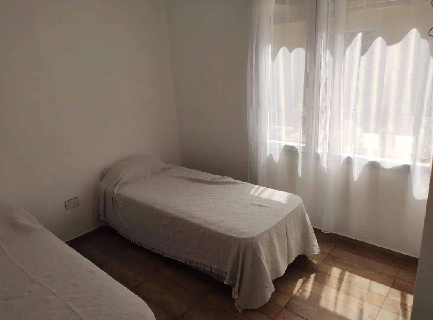 Casa en venta - 6 Dormitorios 3 Baños - Necochea 3