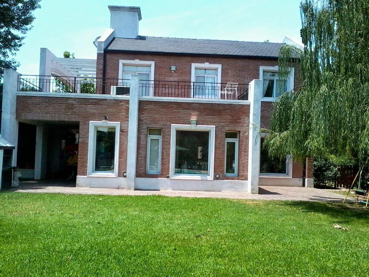 Casa en venta - 4 Dormitorios 4 Baños - General Pacheco