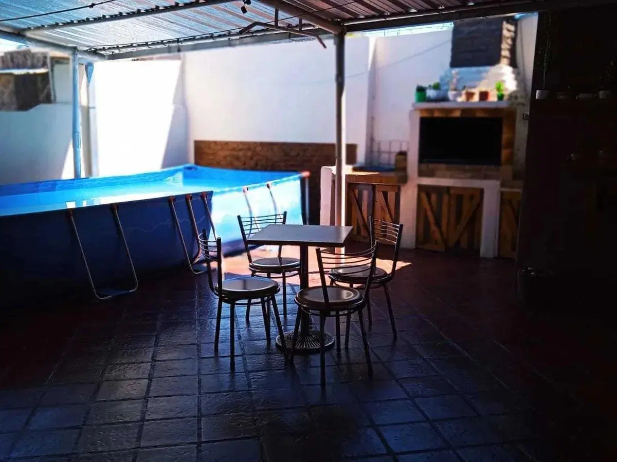 Casa en venta - 2 dormitorios 1 baño - 90mts2 - Berazategui 5