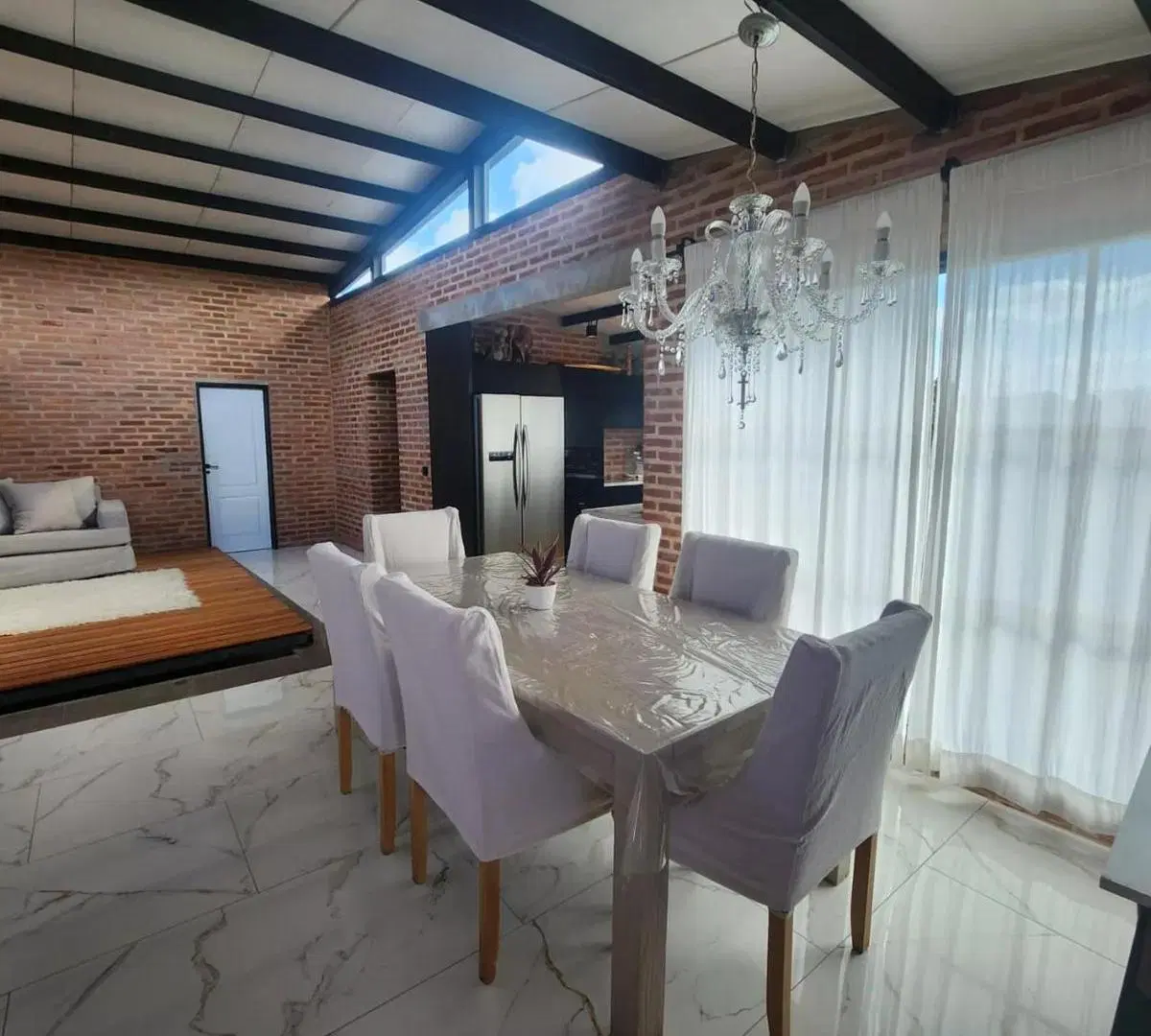 Casa en venta - 2 Dormitorios 2 Baños - Cocheras - 1.050Mts2 - Chascomús 2