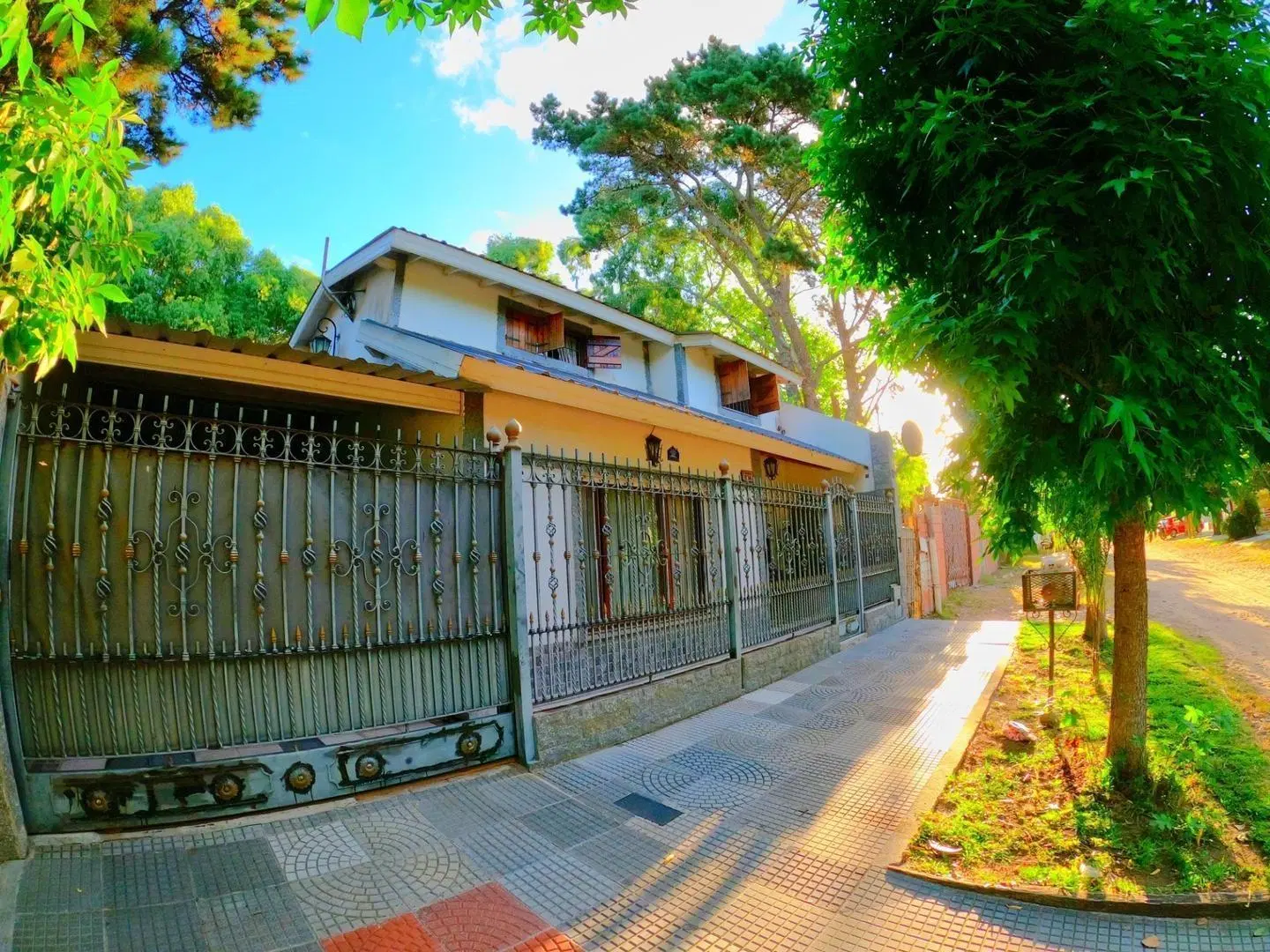 Casa en venta - 4 Dormitorios 3 Baños - 220mts2 - San Bernardo del Tuyu 3