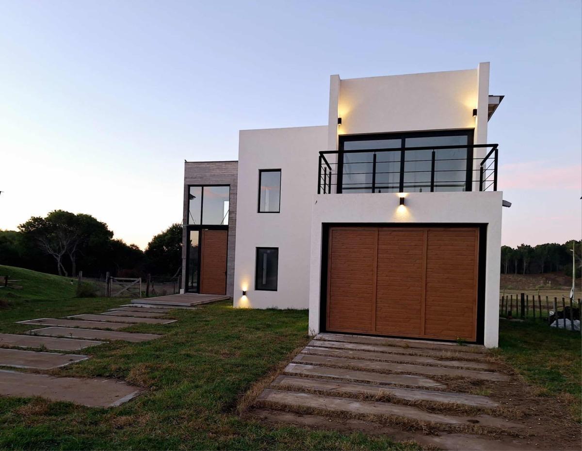 Casa en venta - 3 Dormitorios 4 Baños - 1050mts - Costa Esmeralda