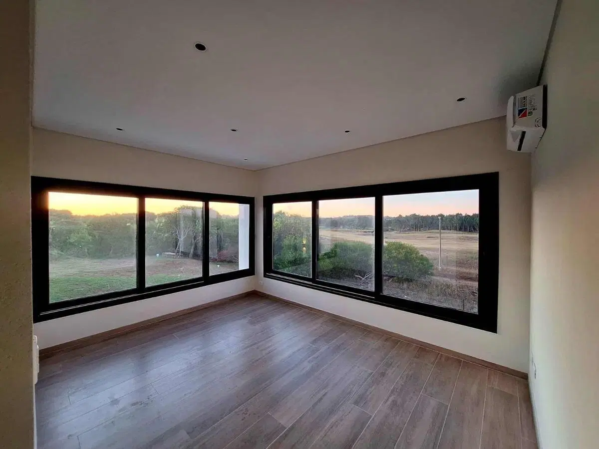 Casa en venta - 3 Dormitorios 4 Baños - 1050mts - Costa Esmeralda 3