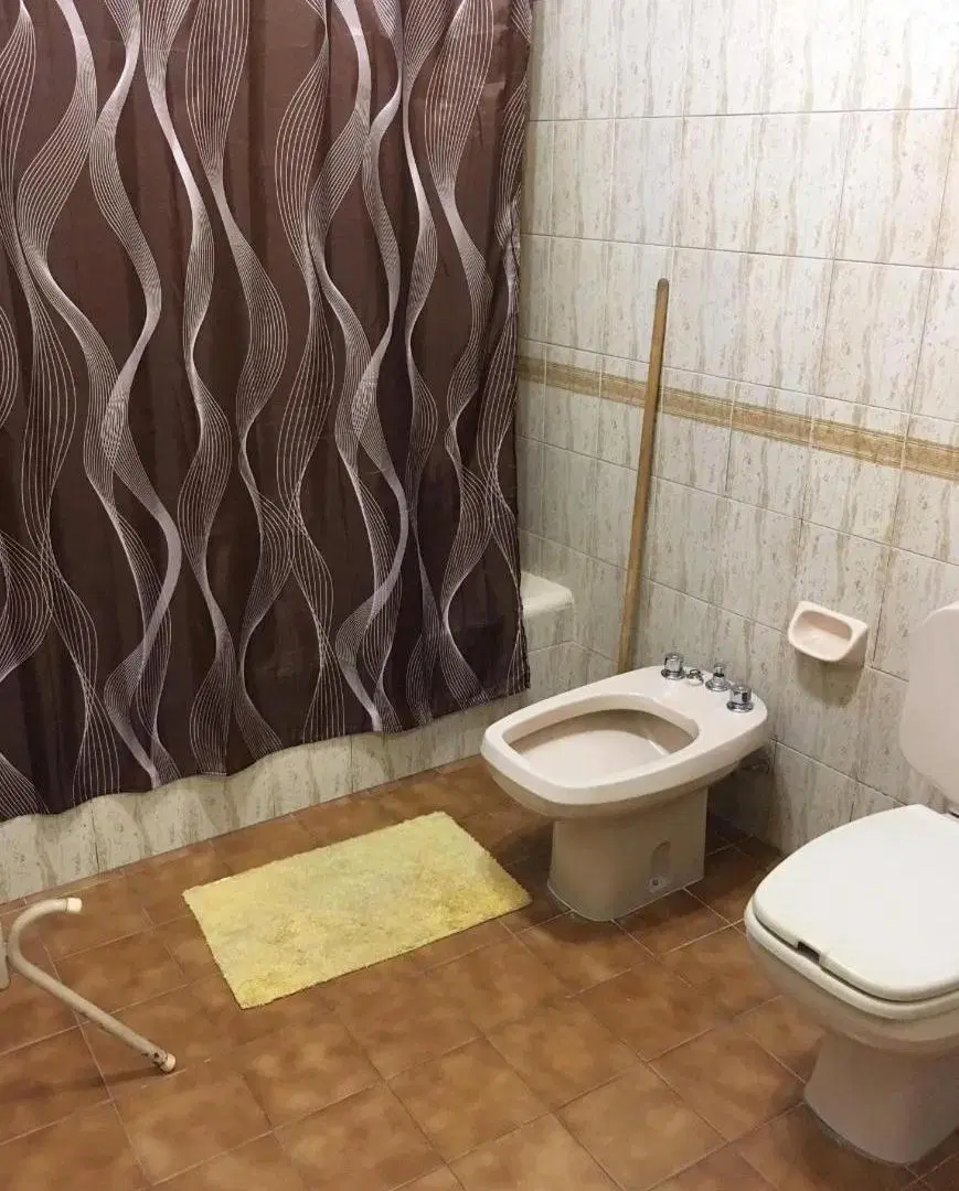 Casa en venta - 4 Dormitorios 2 Baños - Barracas 4