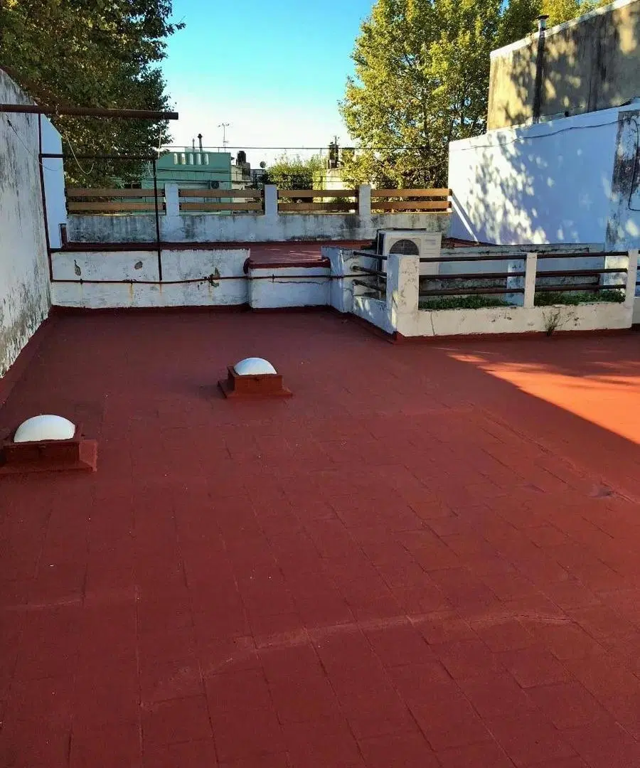 Casa en venta - 4 Dormitorios 2 Baños - Barracas 2
