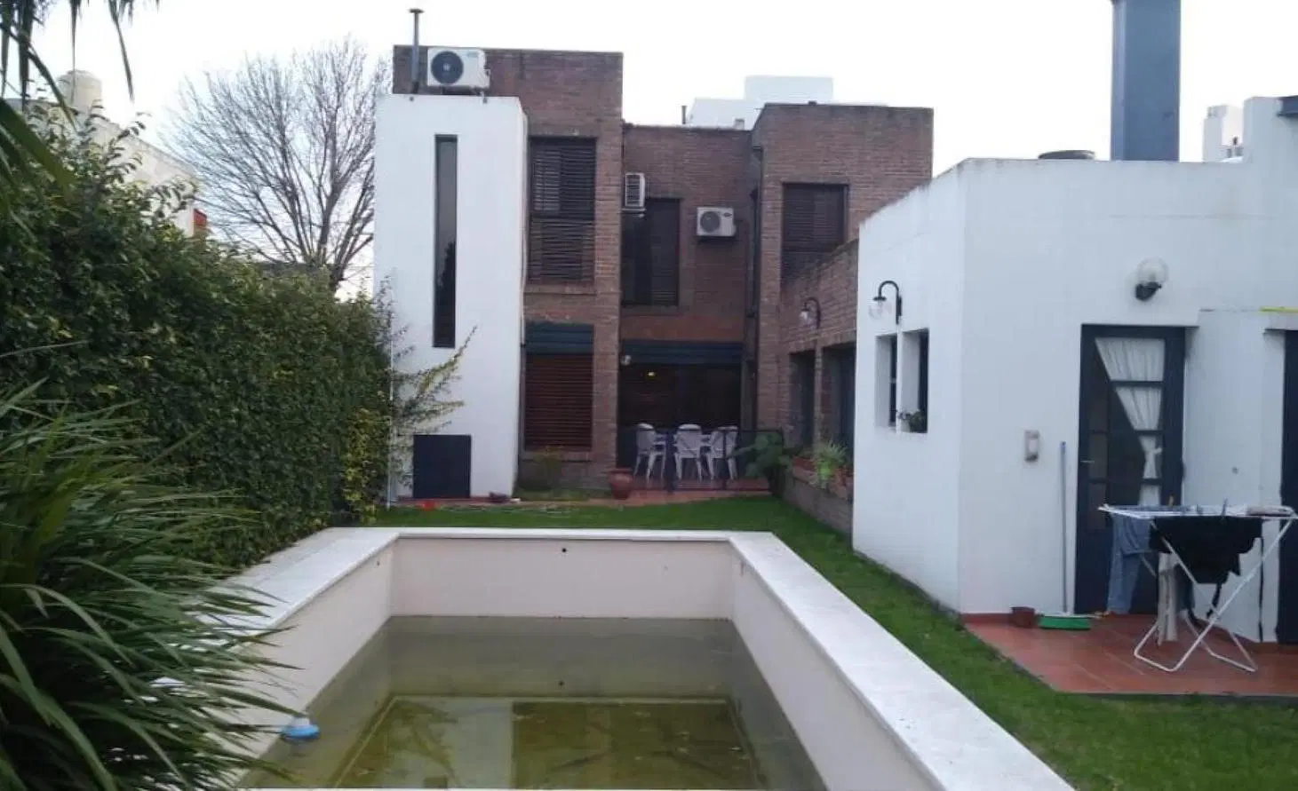 Casa en venta - 4 Dormitorios 4 Baños - Cochera - 330Mts2 - La Plata 1