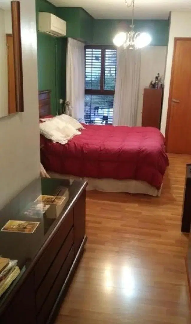 Casa en venta - 4 Dormitorios 4 Baños - Cochera - 330Mts2 - La Plata 5