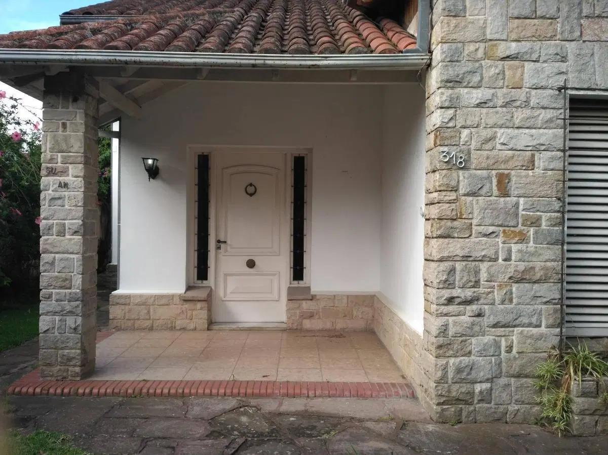Casa en venta - 3 Dormitorios 2 Baños 1 Cochera - 461Mts2 - Baradero 2