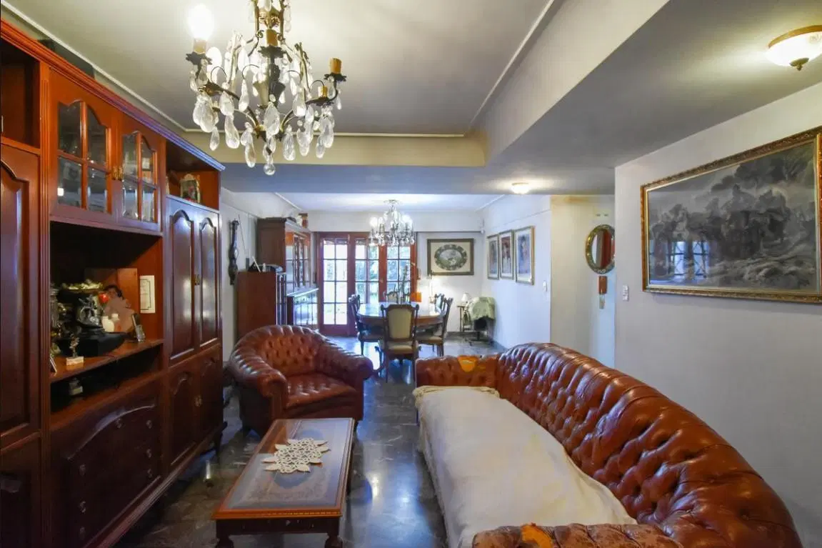 Casa en venta - 4 dormitorios 2 baños 1 cochera - 200mts2 - La Plata 5