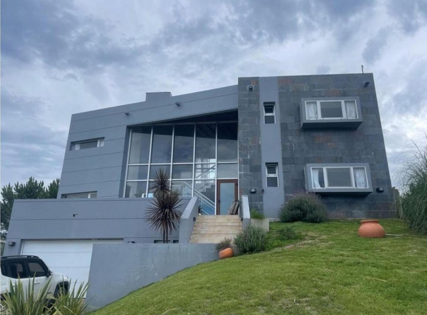 Casa en venta - 4 Dormitorios 4 Baños - Pinamar