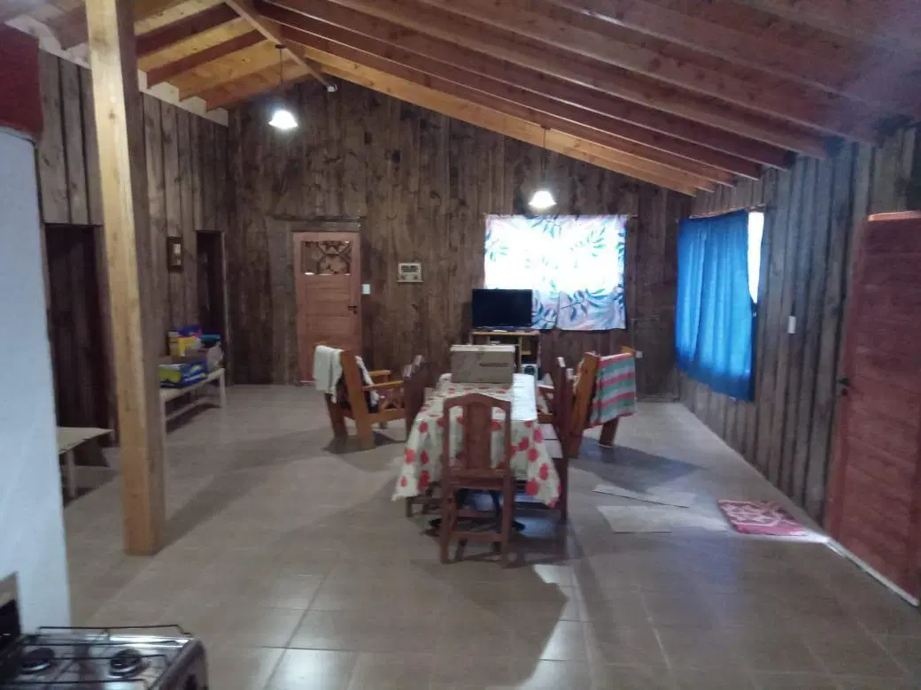 Casa en venta - 3 Dormitorios 1 Baño - Cochera - 1.700Mts2 - El Bolsón, Río Negro 3