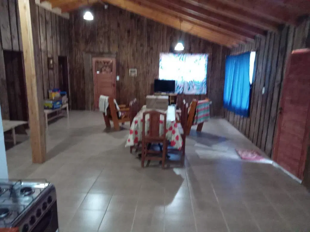 Casa en venta - 3 Dormitorios 1 Baño - Cochera - 1.700Mts2 - El Bolsón, Río Negro 2