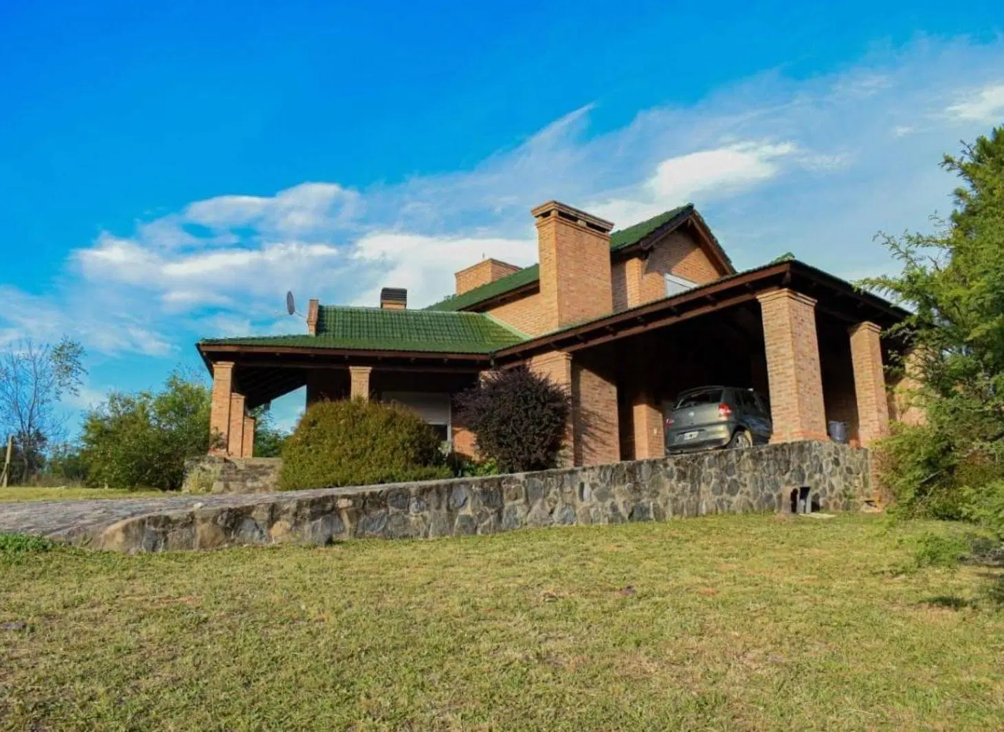 Casa en venta - 3 Dormitorios 3 Baños - Cochera - 2.700Mts2 - Río Cuarto 3