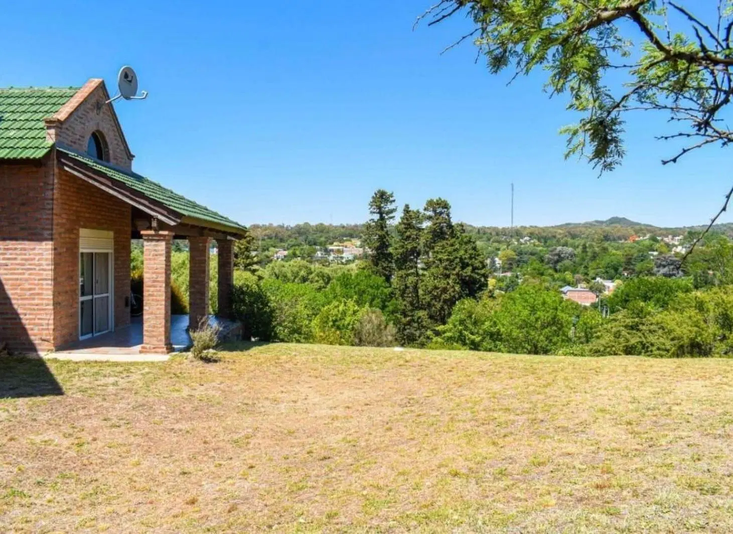 Casa en venta - 3 Dormitorios 3 Baños - Cochera - 2.700Mts2 - Río Cuarto 4
