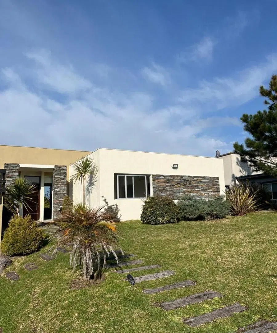 Casa en venta - 3 Dormitorios 3 Baños - Cochera - 1.000Mts2 - Pinamar 2