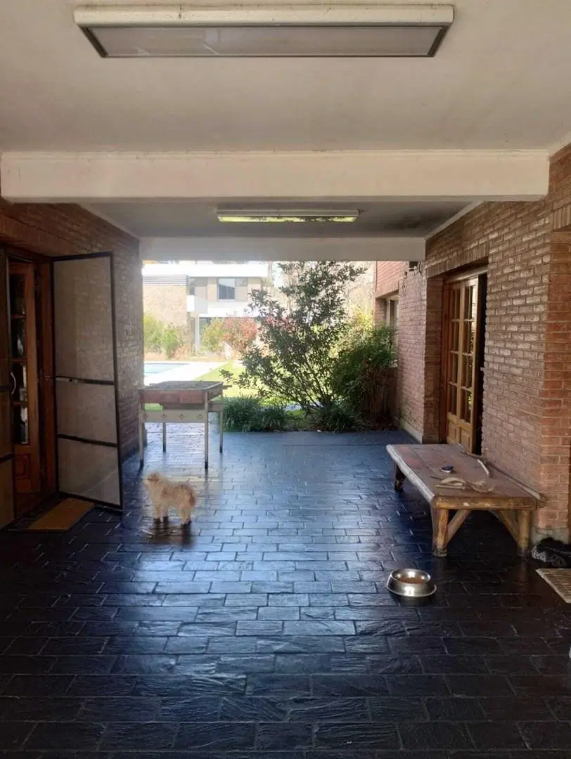 Casa en venta - 5 Dormitorios 4 Baños - Moreno 3