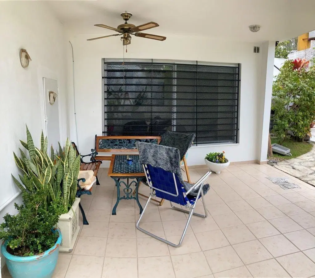 Casa en venta - 2 Dormitorios 2 Baños - 268mts2 - Don Bosco 5