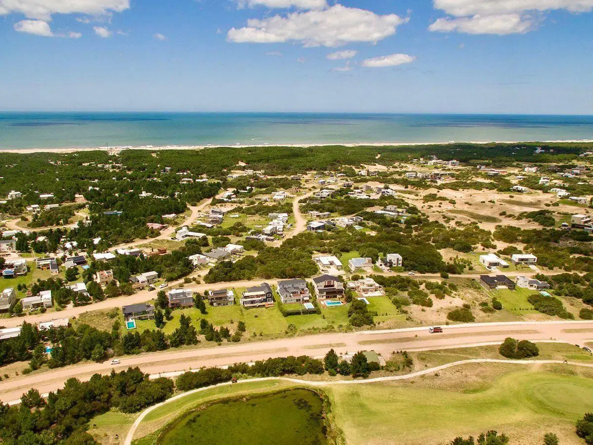Terreno en venta - 850Mts2 - Barrio Ecuestre, Costa Esmeralda 4