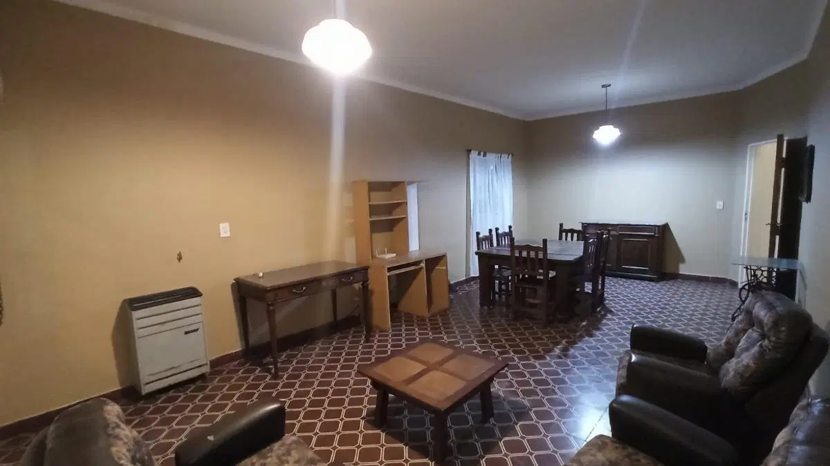 Casa y terreno en venta - 3 dormitorios 2 baños - 800 mts2 - Comandante Nicanor Otamendi 2