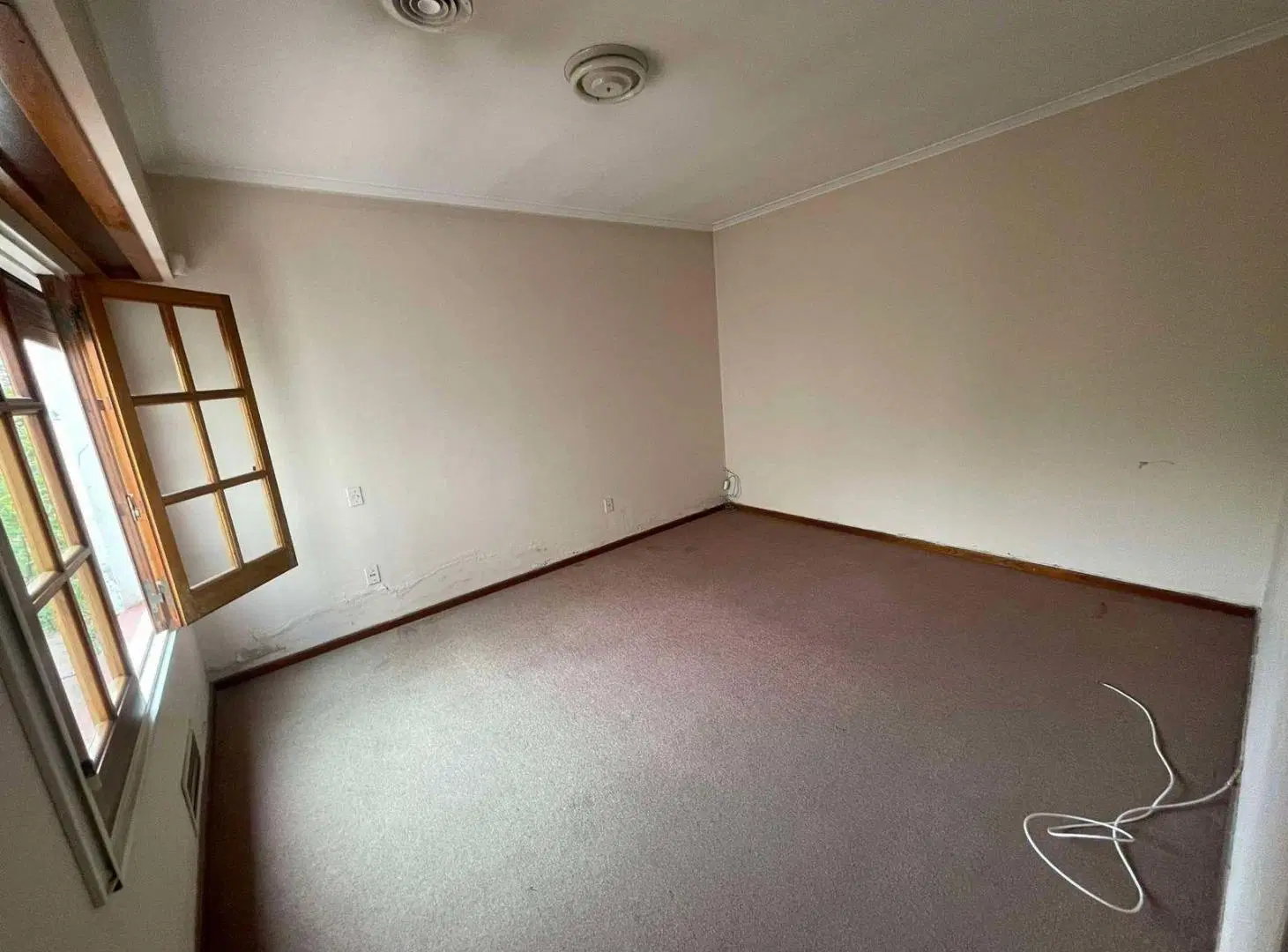 Casa en venta - 3 Dormitorios 2 Baños - Cochera - 300Mts2 - Bolívar 5