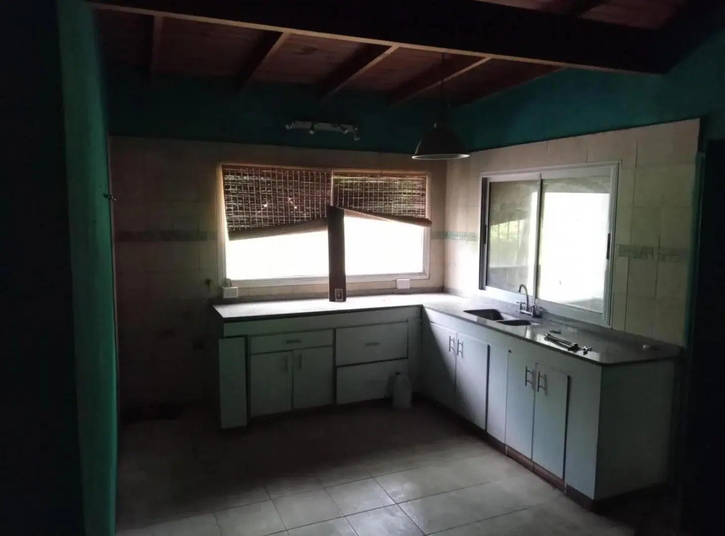 Casa en venta - 3 Dormitorios 4 Baños - Guernica 5