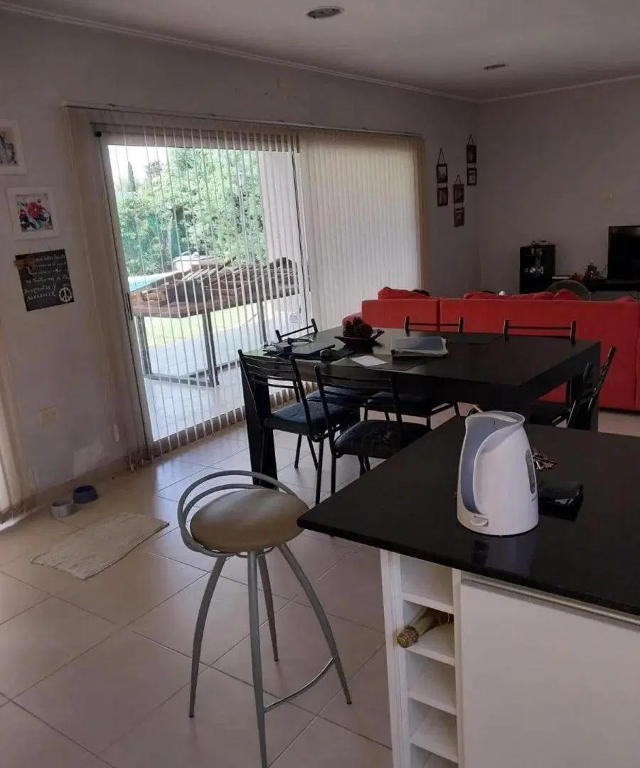 Casa en venta - 3 Dormitorios 3 Baños - Berazategui 4