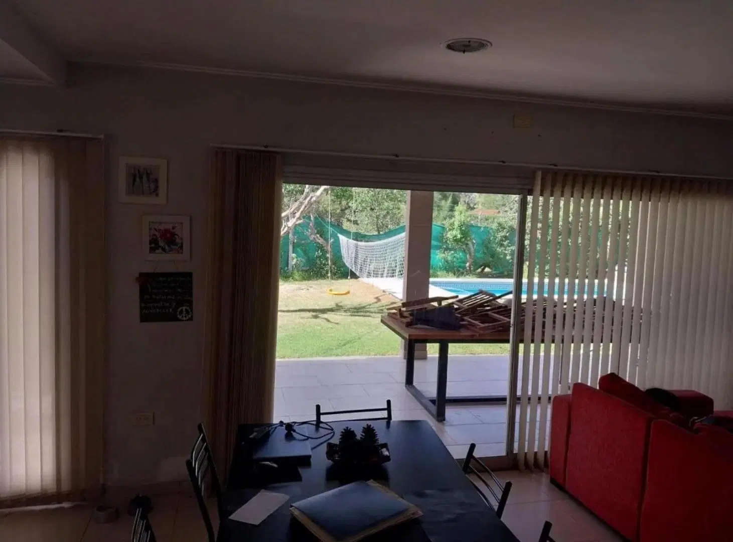Casa en venta - 3 Dormitorios 3 Baños - Berazategui 2