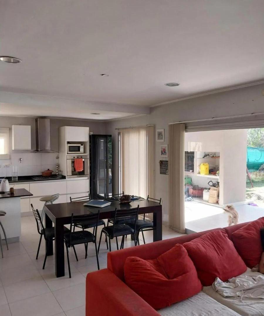 Casa en venta - 3 Dormitorios 3 Baños - Berazategui