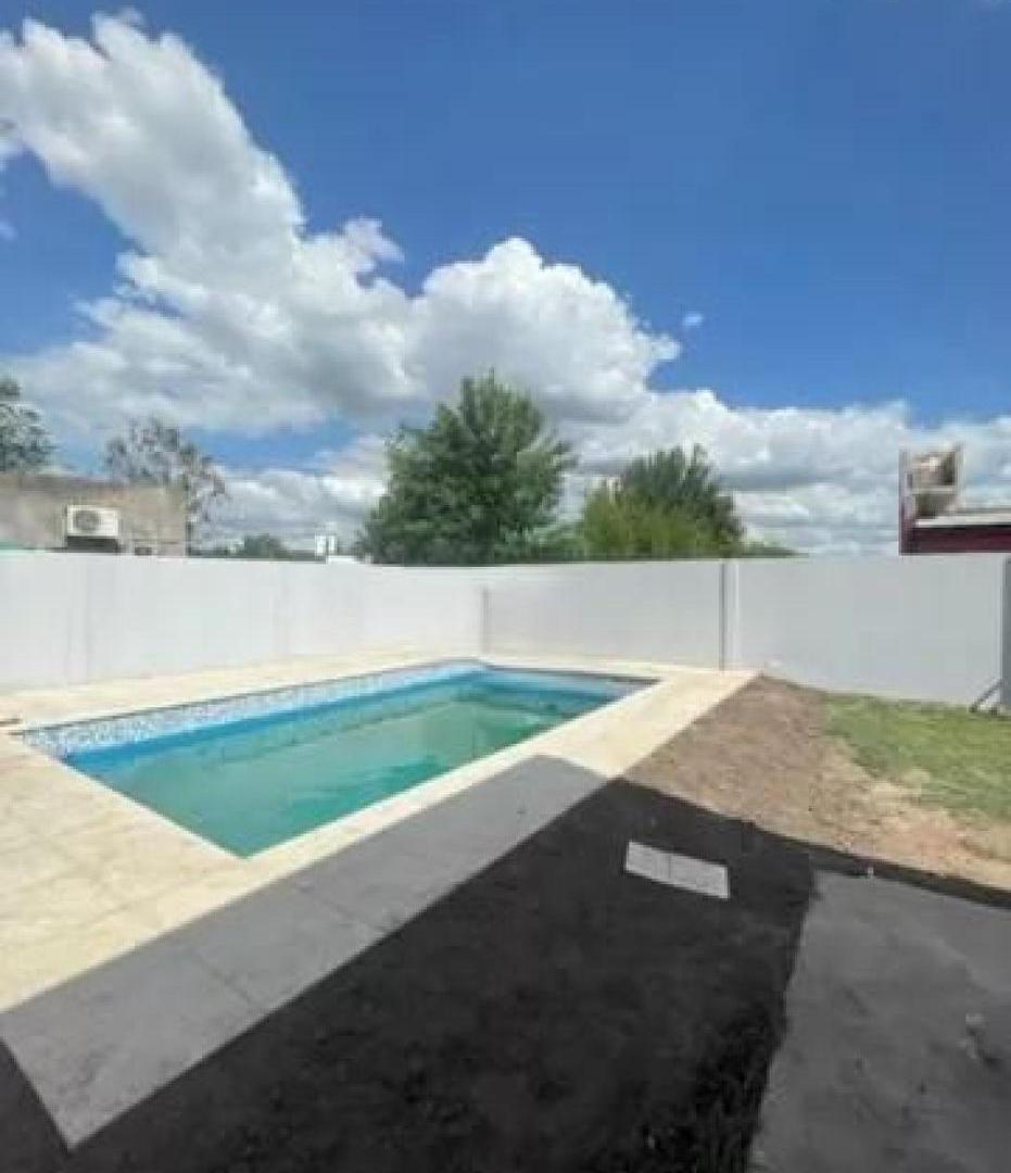 Casa en venta - 3 Dormitorios 1 Baño - 370mts2 - San Miguel