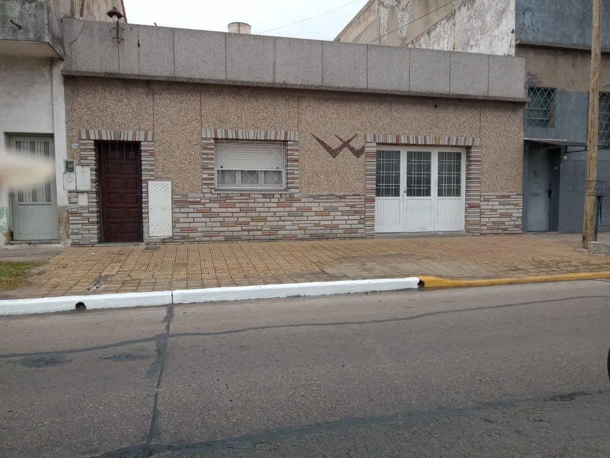 Casa en venta - 4 Dormitorios 3 Baños - 235Mts2 - San Justo, La Matanza 1