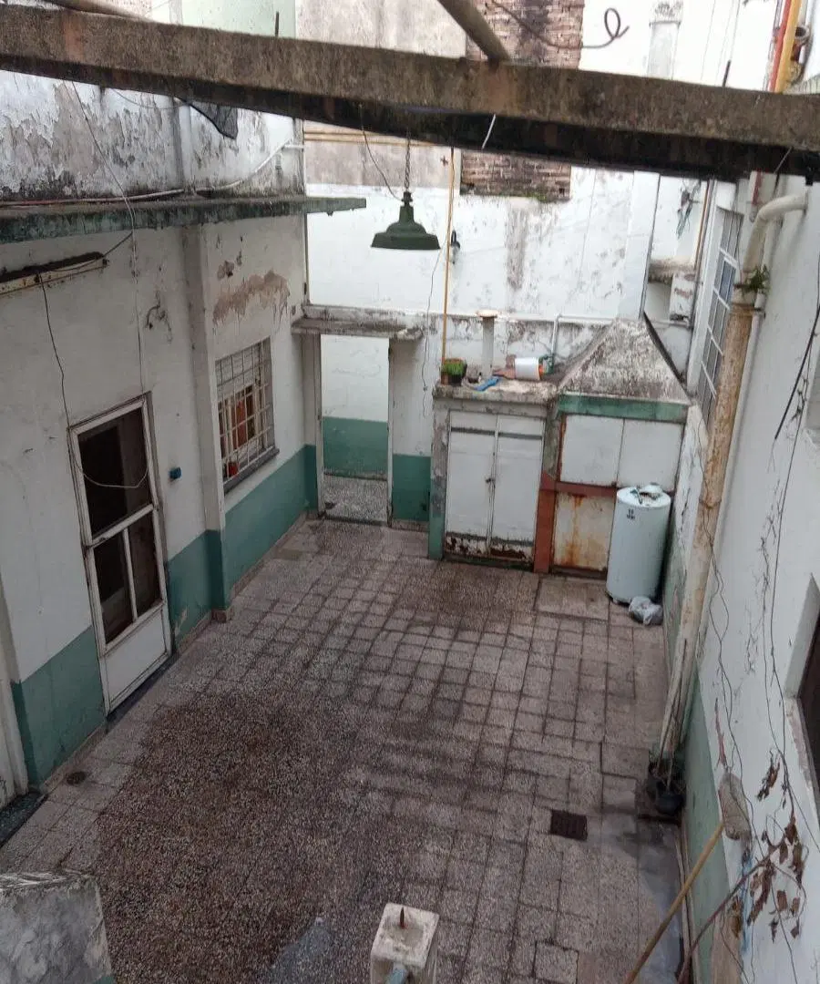 Casa en venta - 4 Dormitorios 3 Baños - 235Mts2 - San Justo, La Matanza 2
