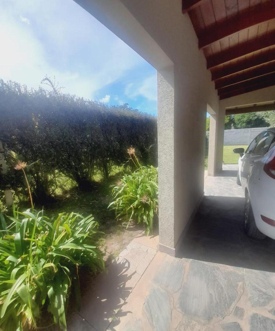 Foto de Casa en venta - 2 Dormitorios 2 Baños - 85Mts2 - Lobos, imagen 2