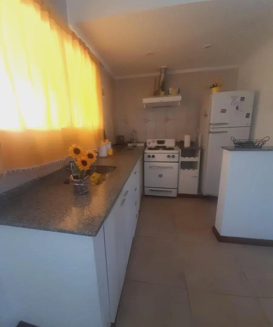 Casa en venta - 2 Dormitorios 2 Baños - 85Mts2 - Lobos 4