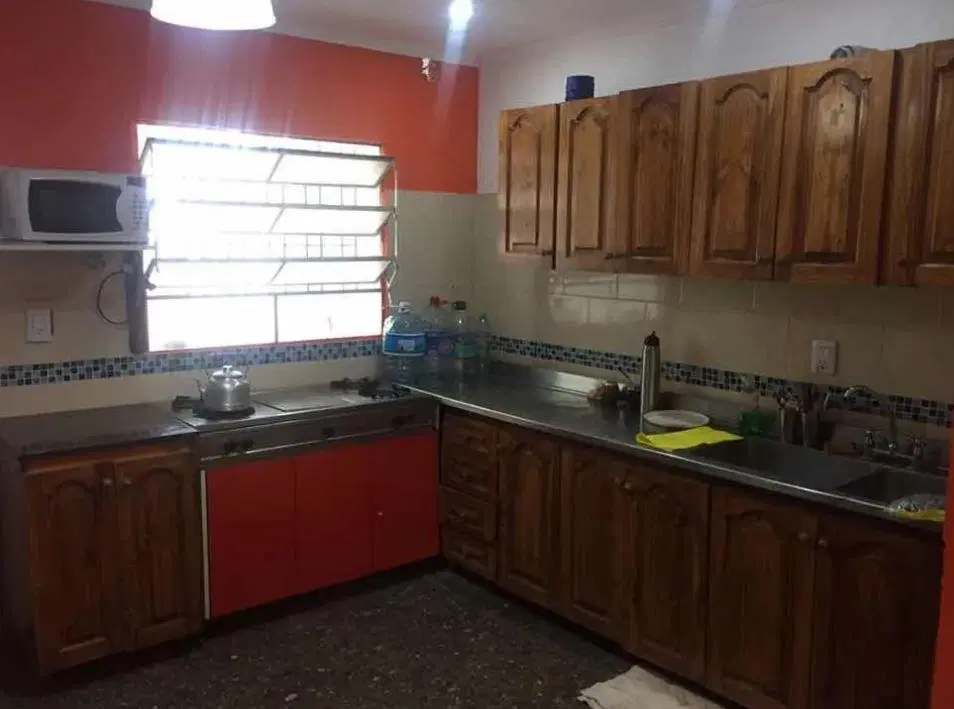Casa en venta - 4 dormitorios, 3 baños, 4 cocheras - 180mts2 sobre lote de 450mts2 - Aguas Verdes 4