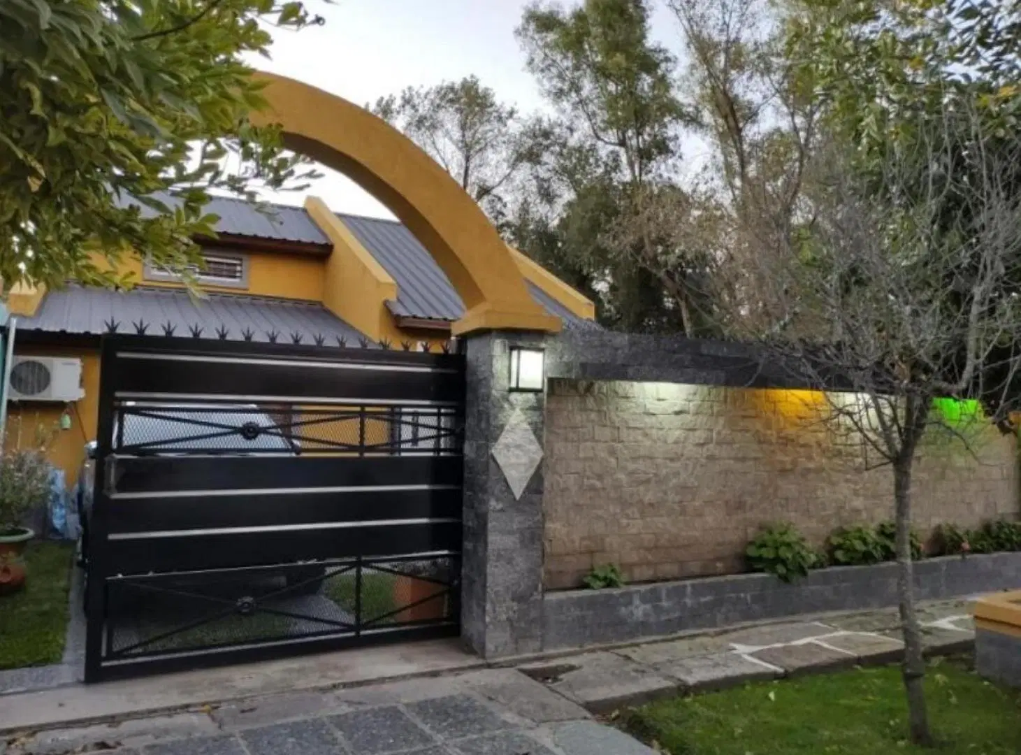 Casa en venta - 3 Dormitorios 4 Baños - San Vicente 3