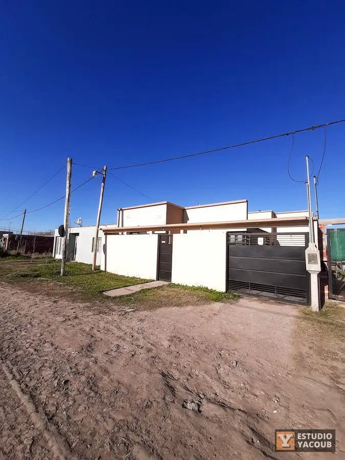 Casa en venta - 3 dormitorios 2 baños - 280mts2 - Manuel B. Gonnet [FINANCIADA] 3