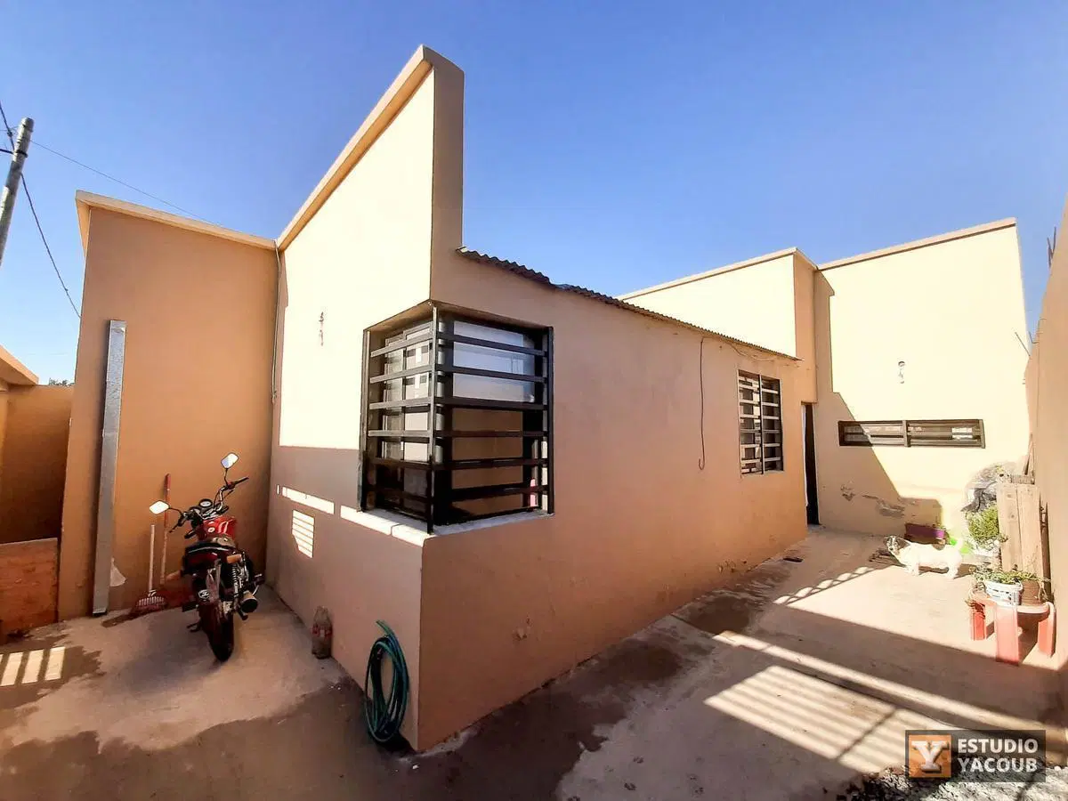 Casa en venta - 3 dormitorios 2 baños - 280mts2 - Manuel B. Gonnet [FINANCIADA] 5