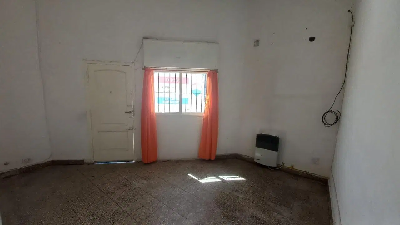 Casa en venta - 2 Dormitorios 1 Baño - Tres De Febrero 5