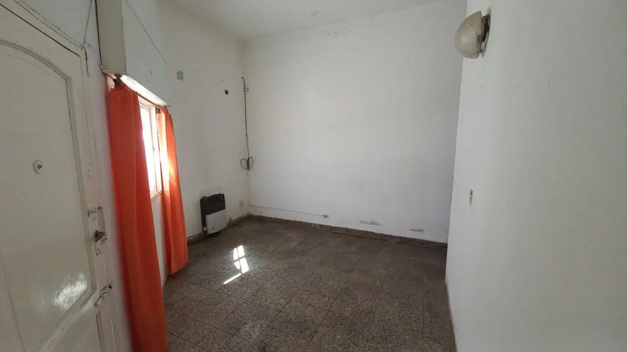 Casa en venta - 2 Dormitorios 1 Baño - Tres De Febrero 1